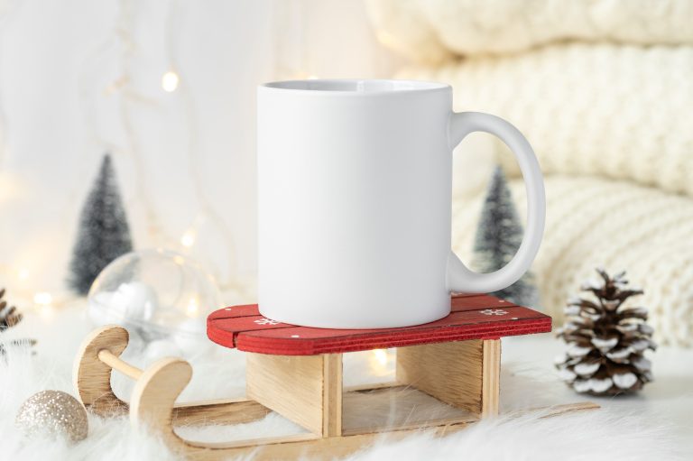 White,Ceramic,Tea,Mug,With,Christmas,Decoration,And,Copy,Space